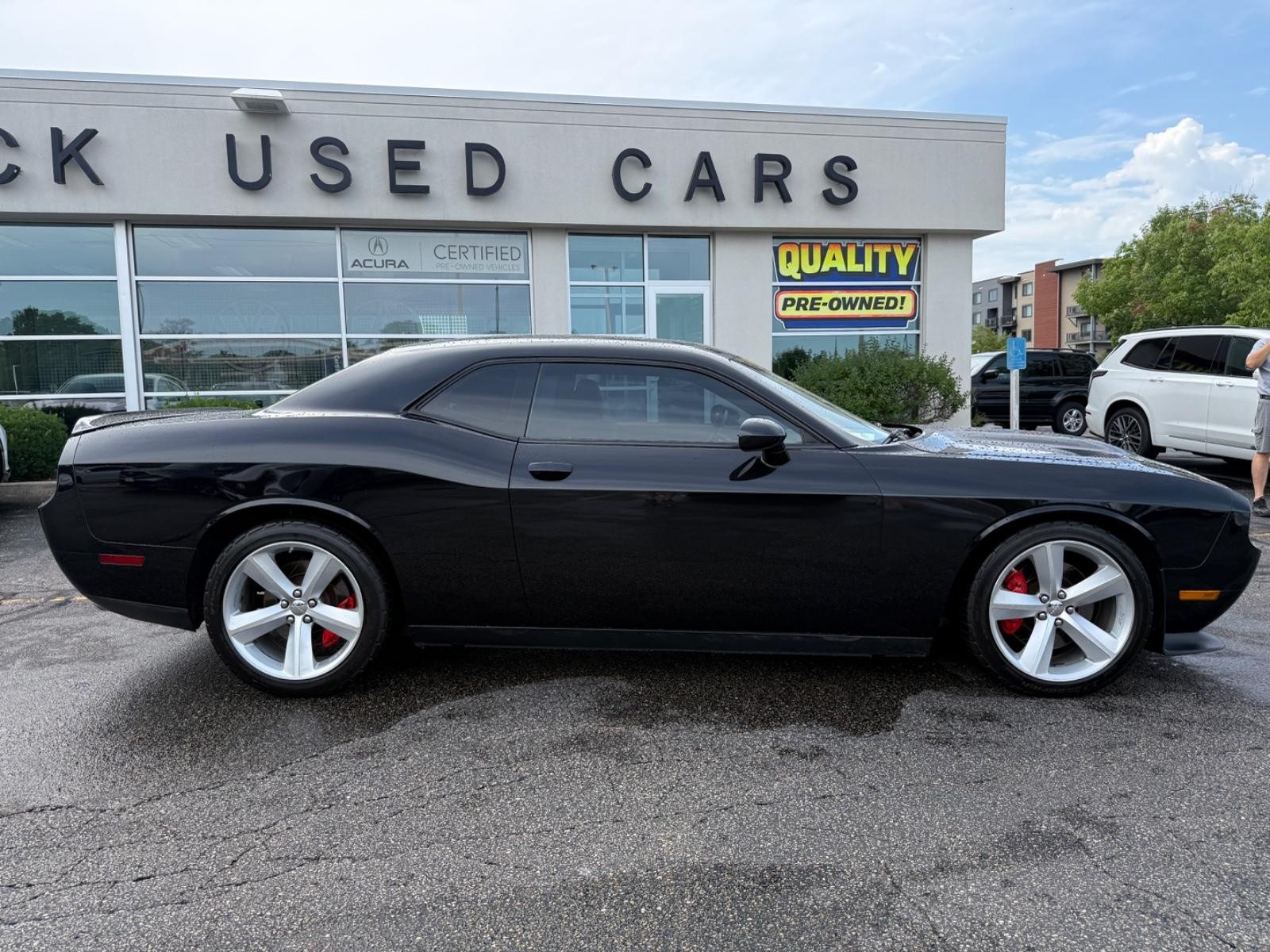 Dodge Challenger Vehicle Full-screen Gallery Image 02