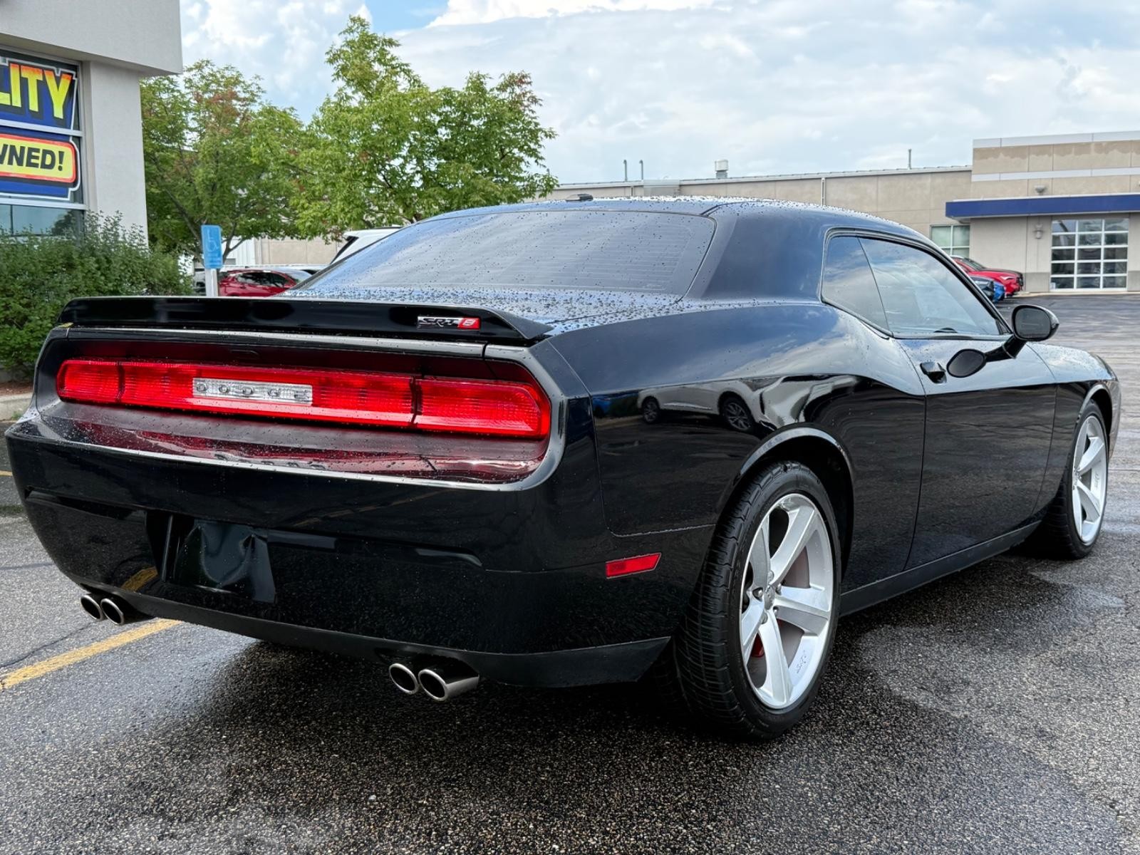 Dodge Challenger Vehicle Full-screen Gallery Image 03