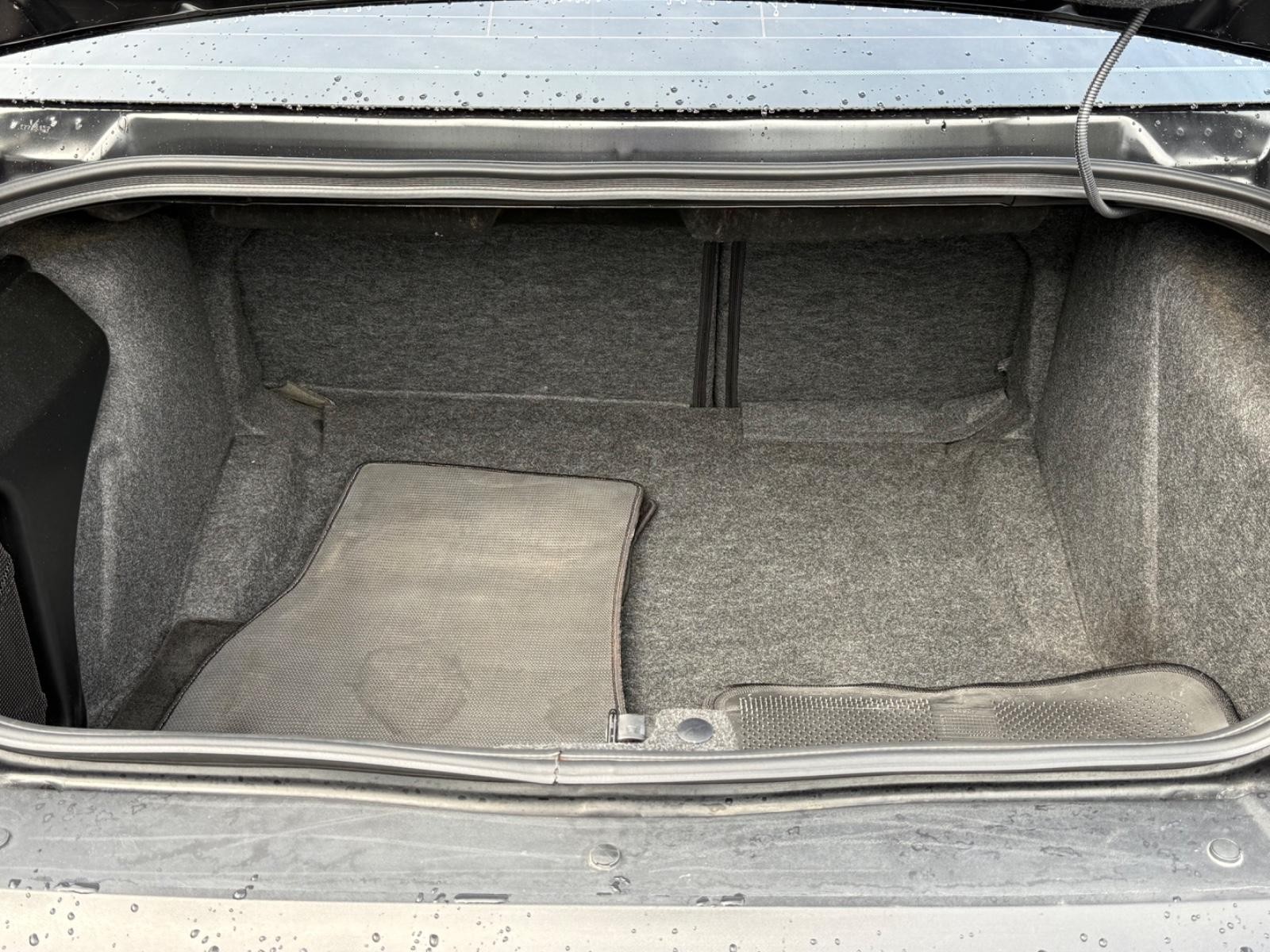 Dodge Challenger Vehicle Full-screen Gallery Image 05