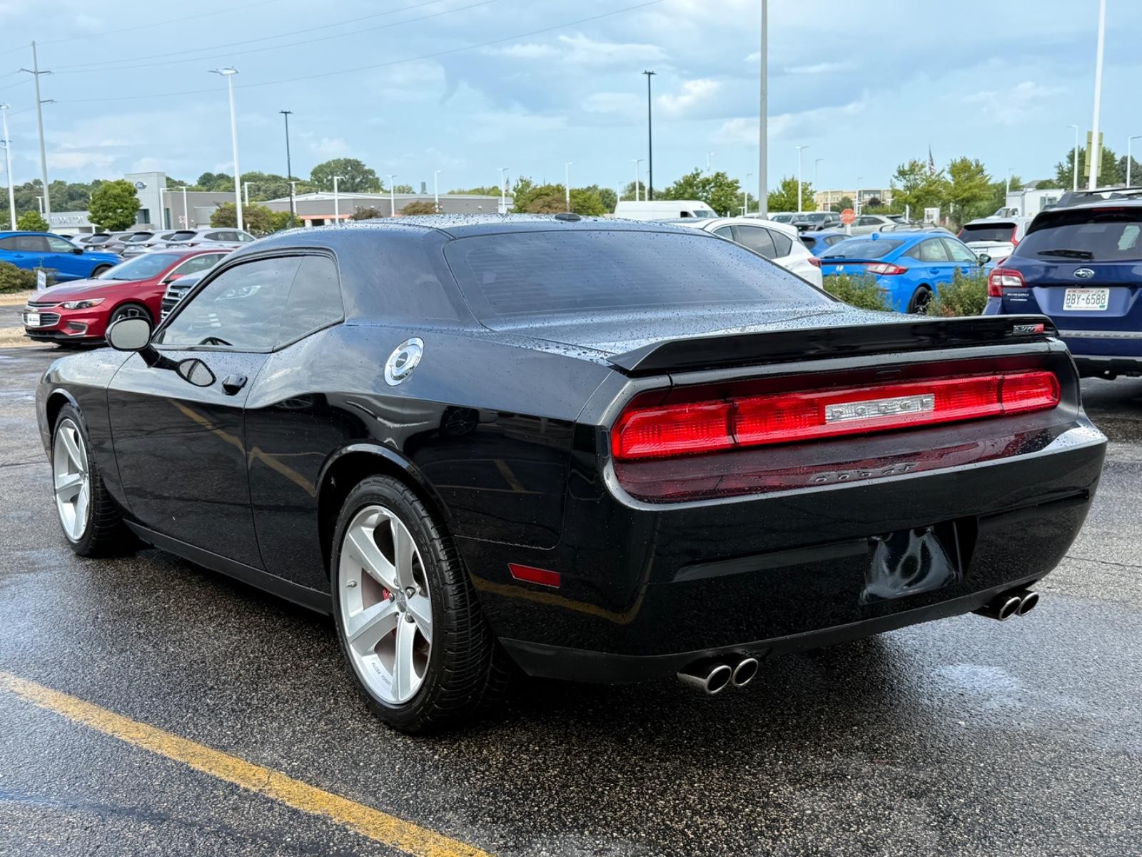 Dodge Challenger Vehicle Full-screen Gallery Image 06