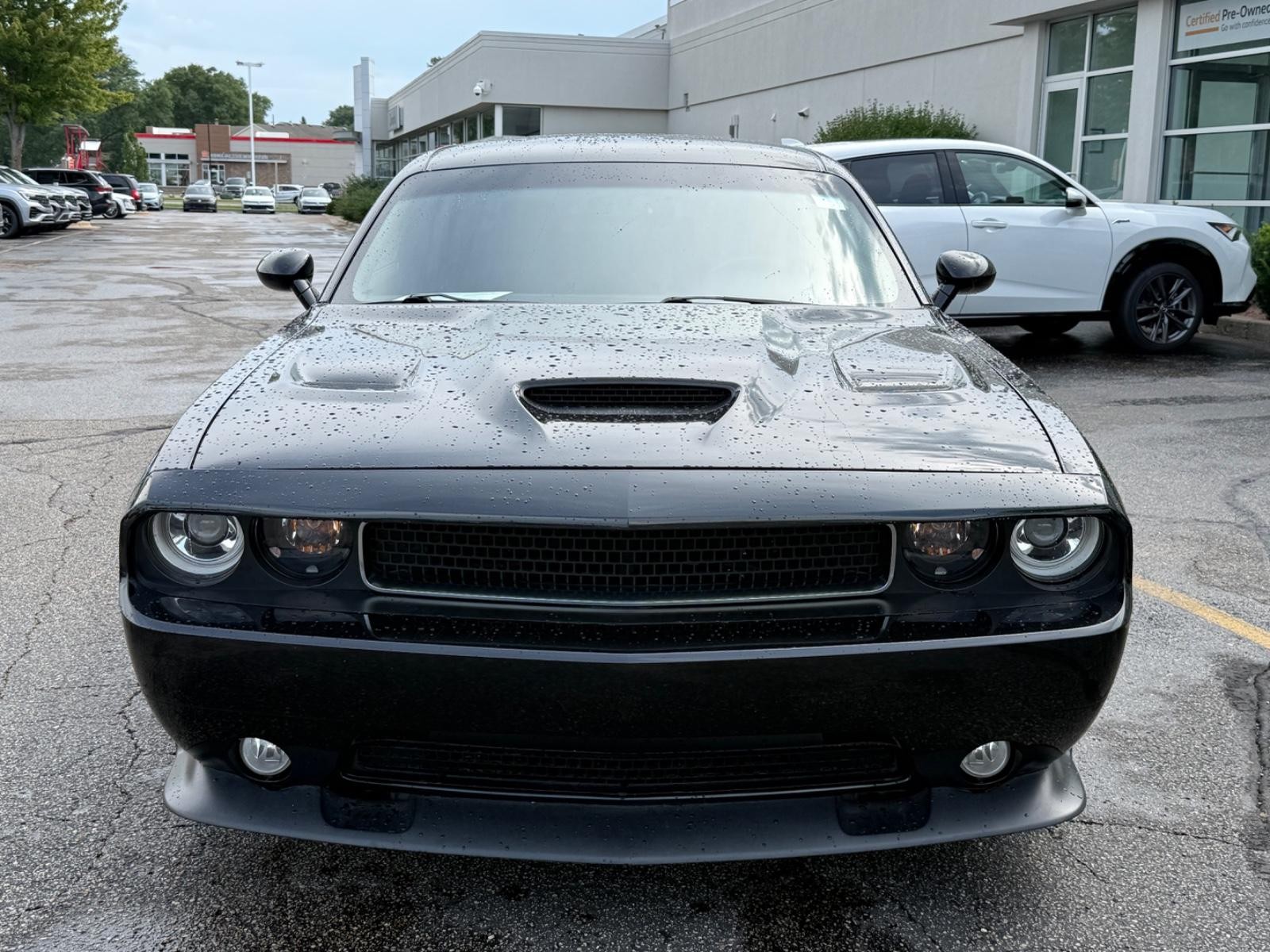 Dodge Challenger Vehicle Full-screen Gallery Image 09
