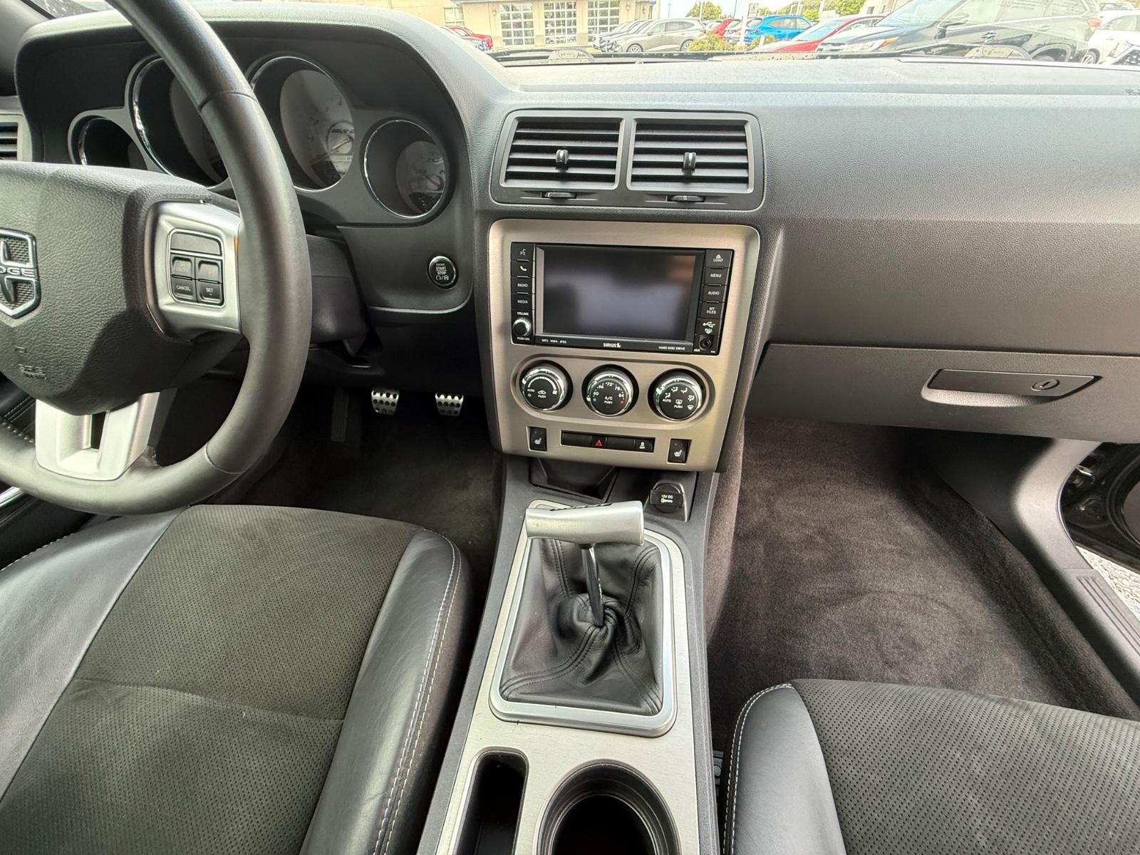 Dodge Challenger Vehicle Full-screen Gallery Image 11