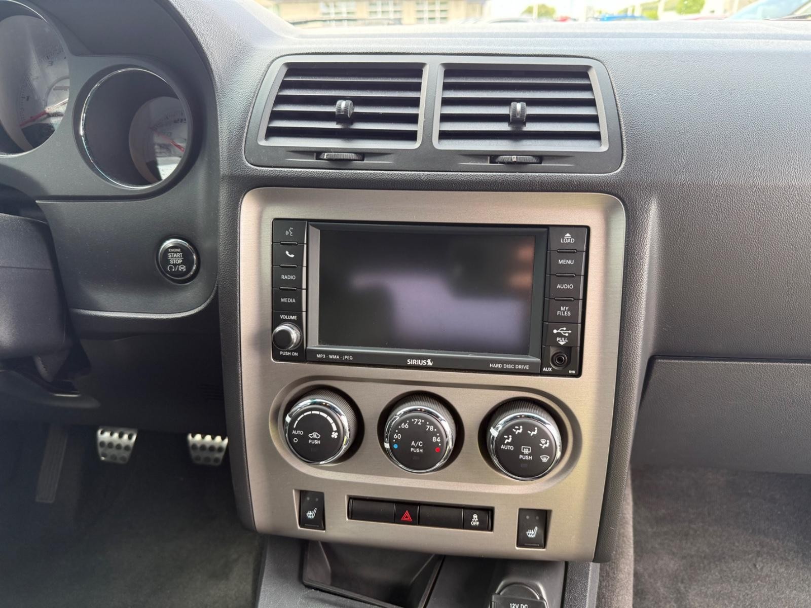 Dodge Challenger Vehicle Full-screen Gallery Image 12