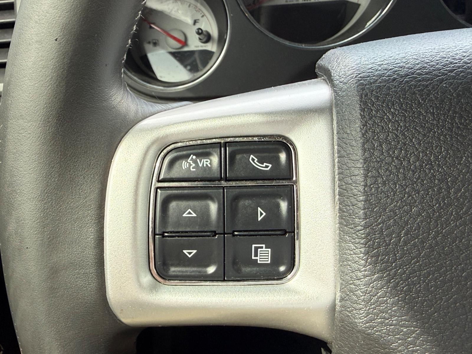 Dodge Challenger Vehicle Full-screen Gallery Image 16