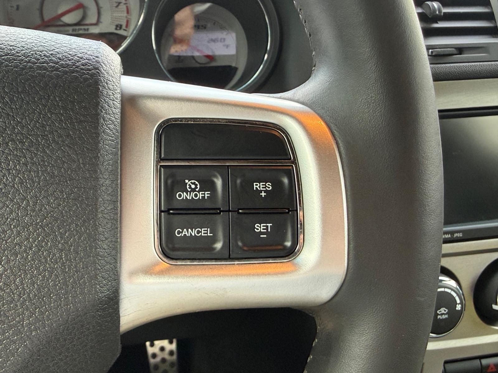 Dodge Challenger Vehicle Full-screen Gallery Image 17