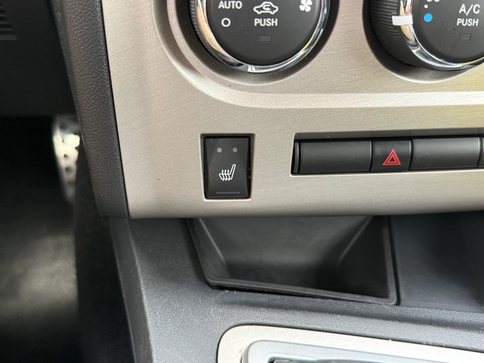 Dodge Challenger Vehicle Full-screen Gallery Image 19