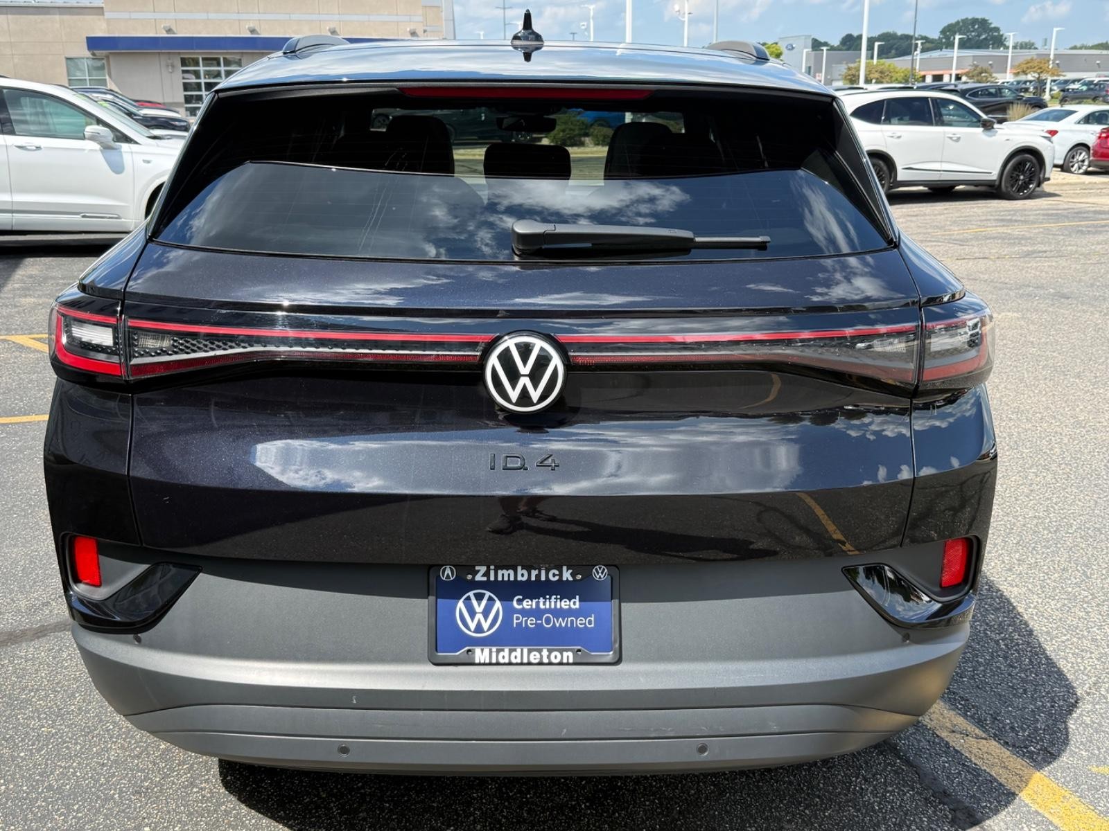 Volkswagen ID.4 Vehicle Image 04