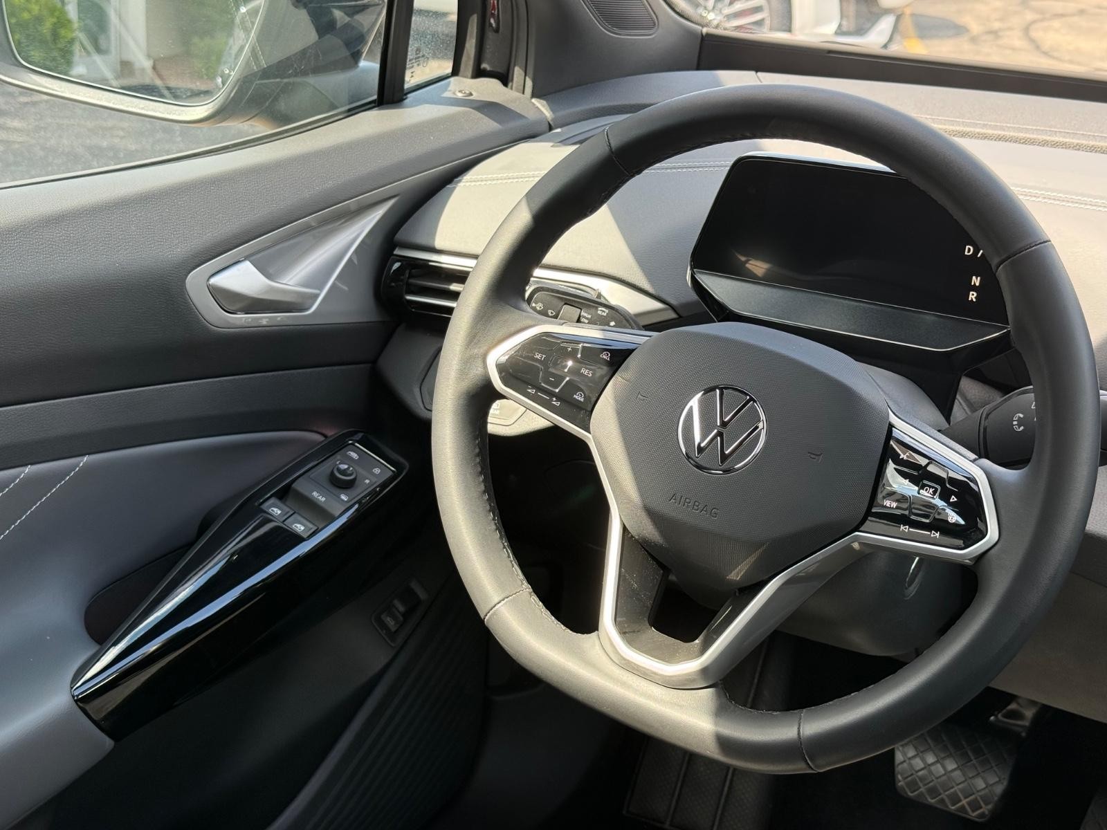 Volkswagen ID.4 Vehicle Image 13