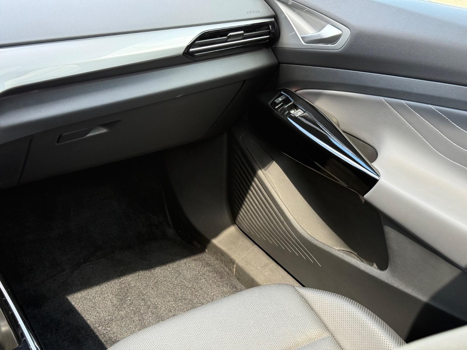 Volkswagen ID.4 Vehicle Image 14