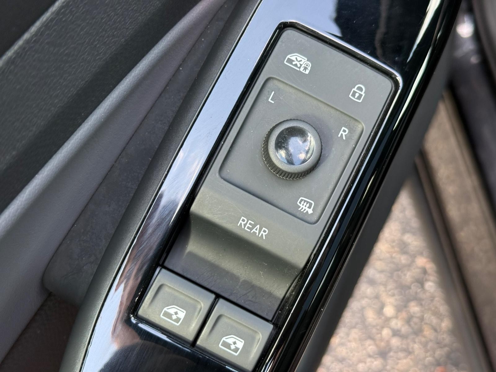 Volkswagen ID.4 Vehicle Image 21