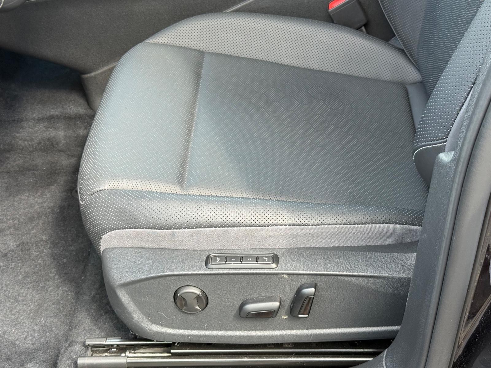 Volkswagen ID.4 Vehicle Image 22