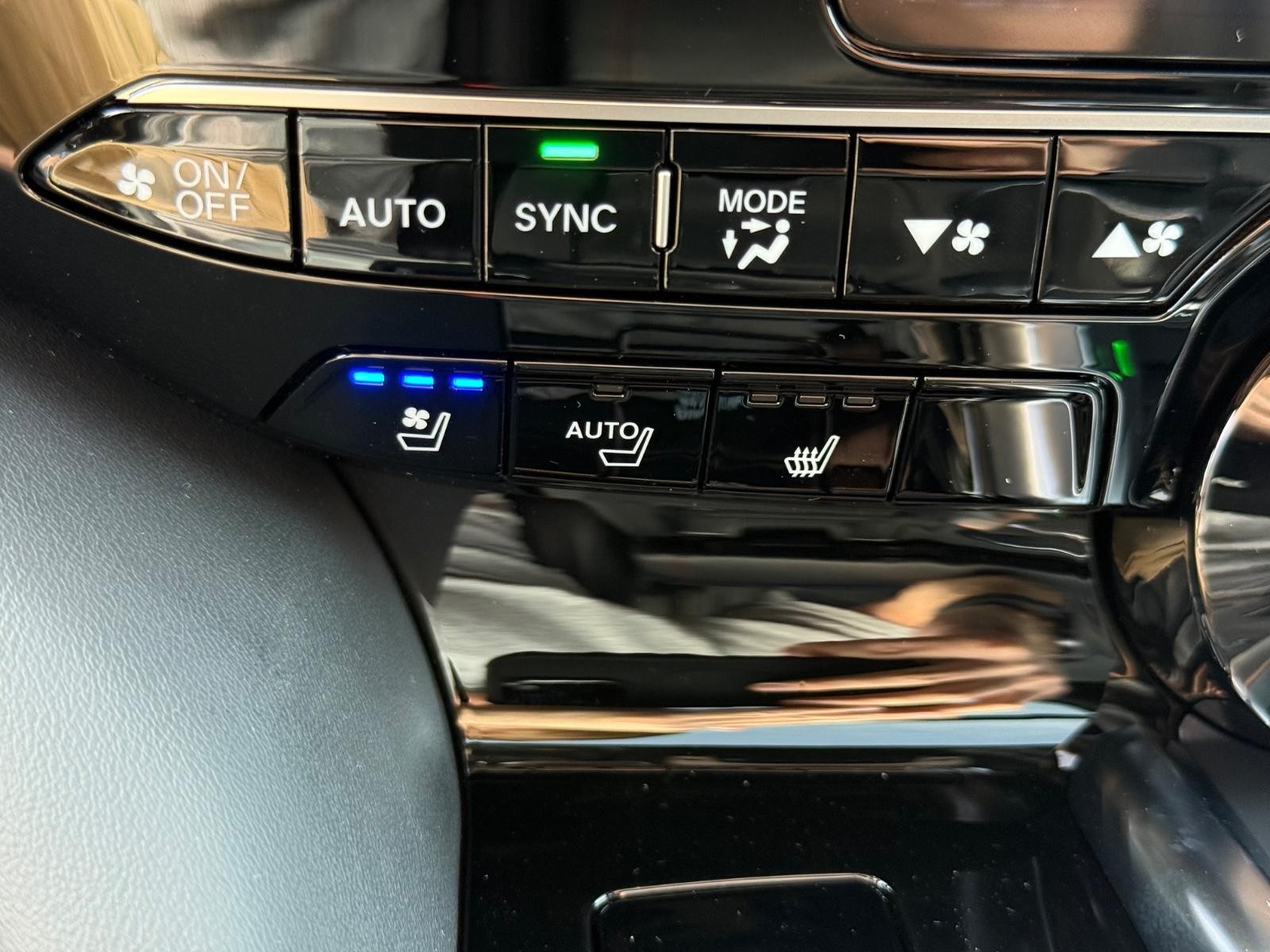 Acura MDX Vehicle Image 13