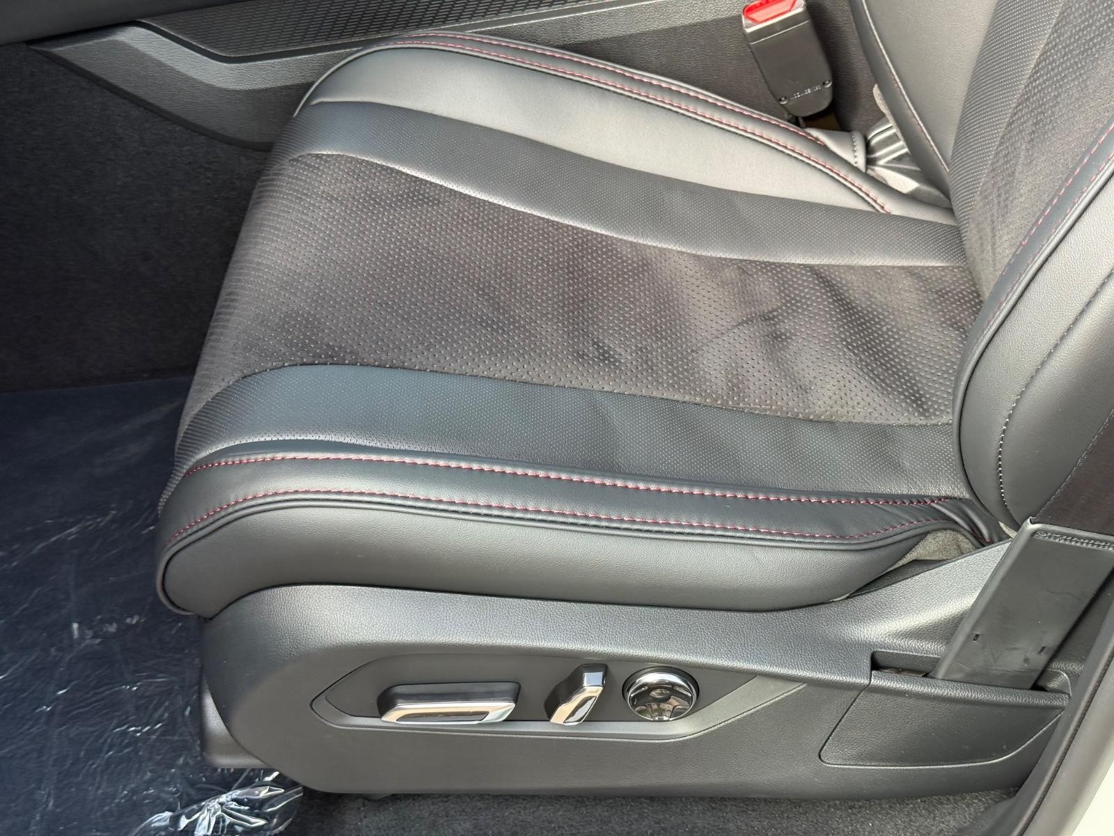 Acura MDX Vehicle Image 16