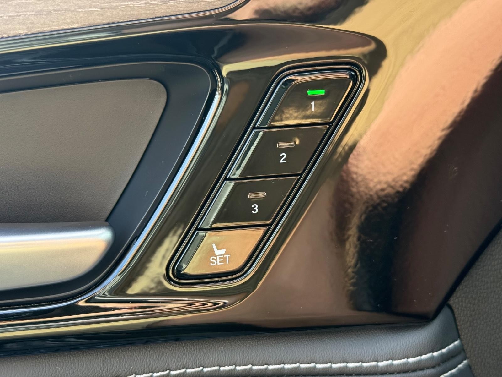 Acura MDX Vehicle Image 10