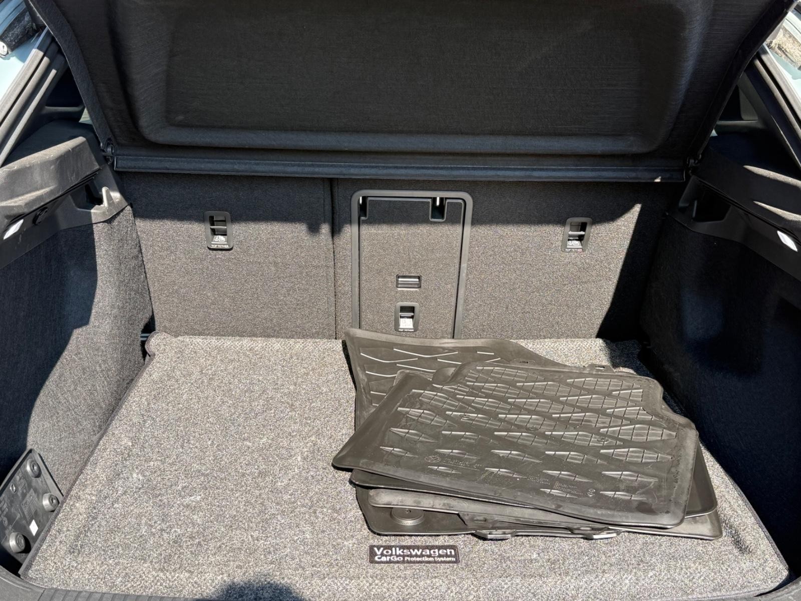 Volkswagen ID.4 Vehicle Image 04