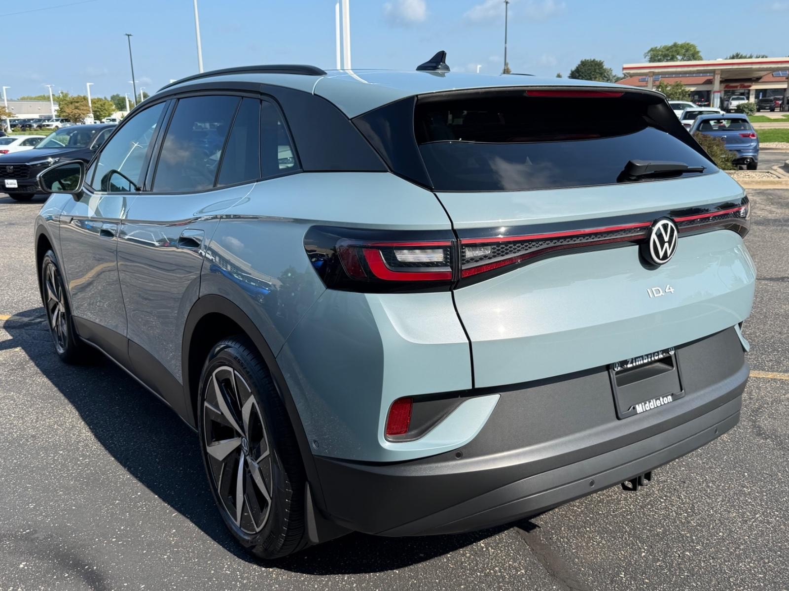 Volkswagen ID.4 Vehicle Image 05