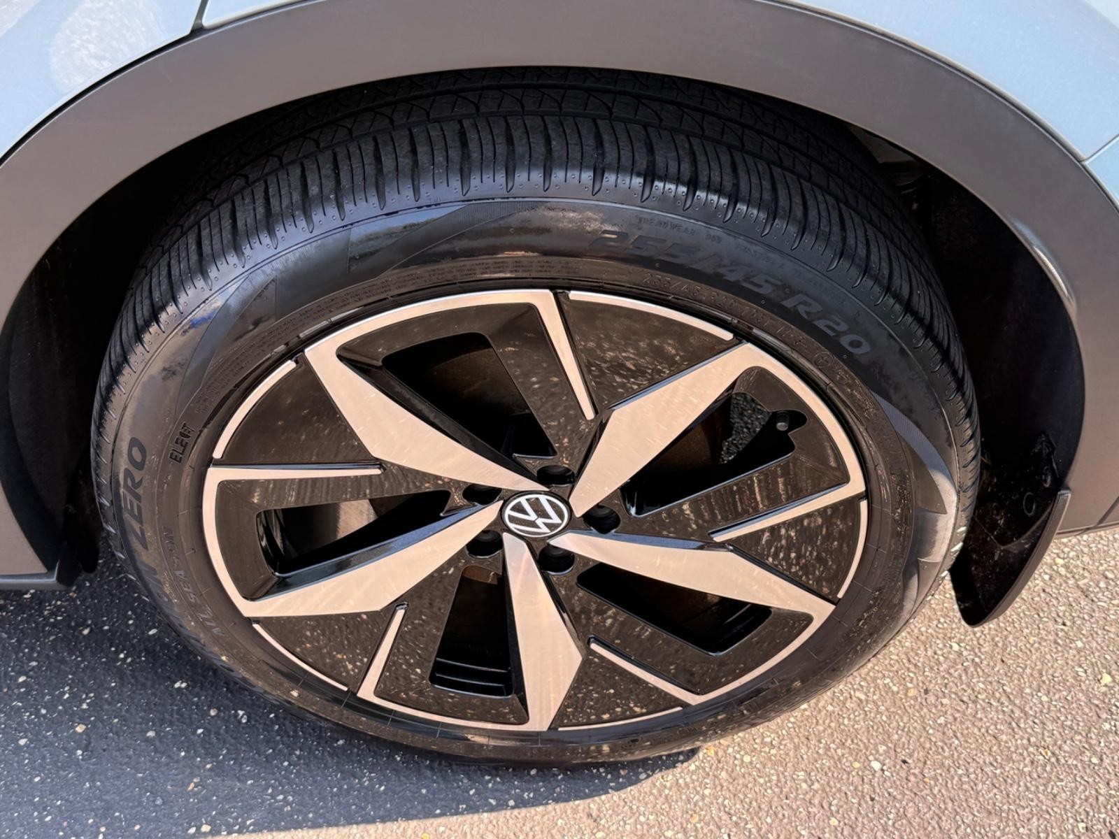 Volkswagen ID.4 Vehicle Image 06