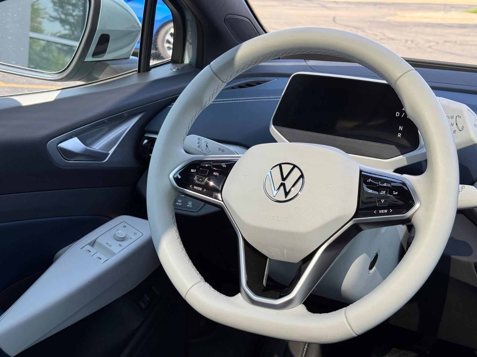 Volkswagen ID.4 Vehicle Image 12