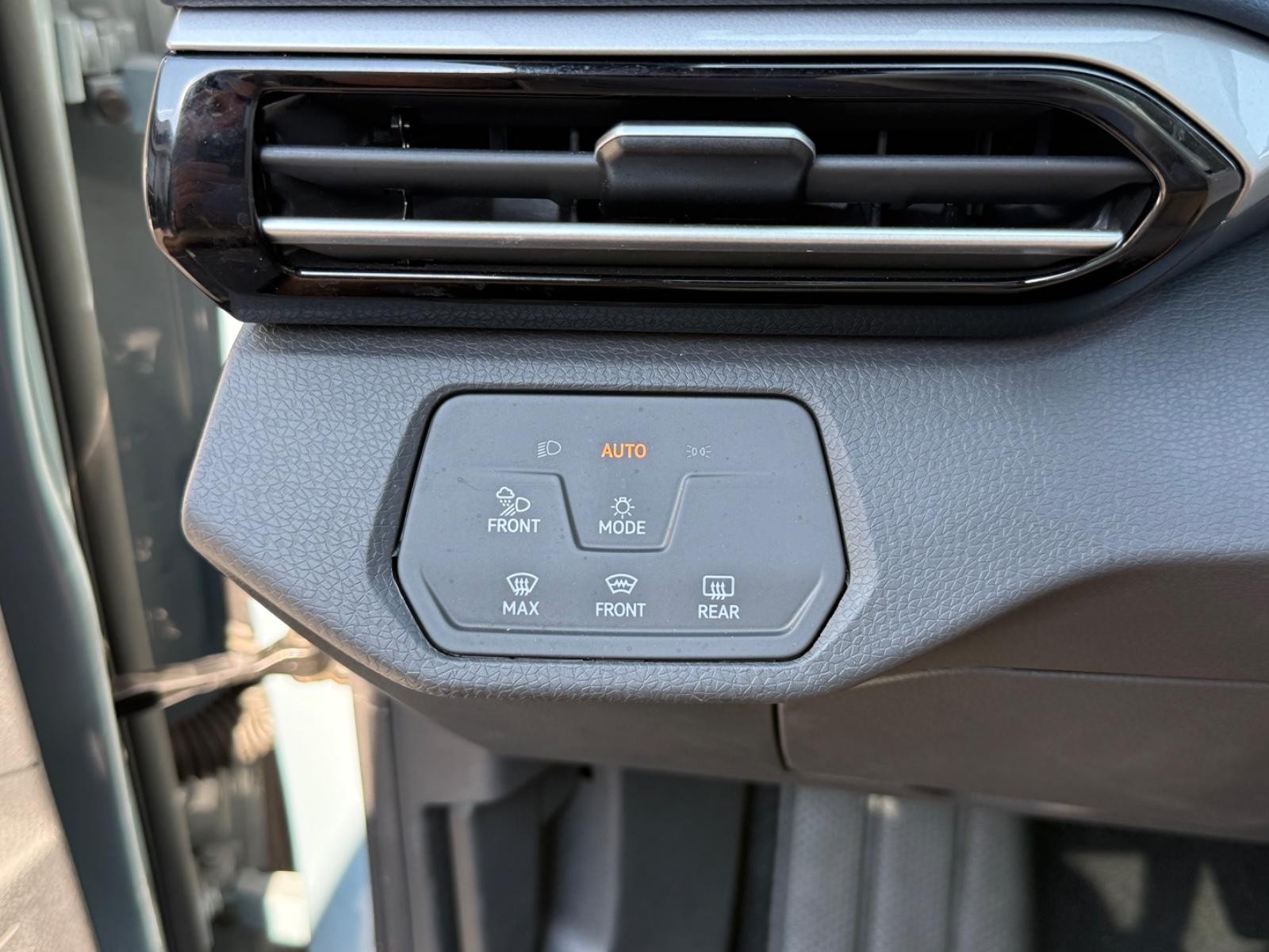 Volkswagen ID.4 Vehicle Image 14