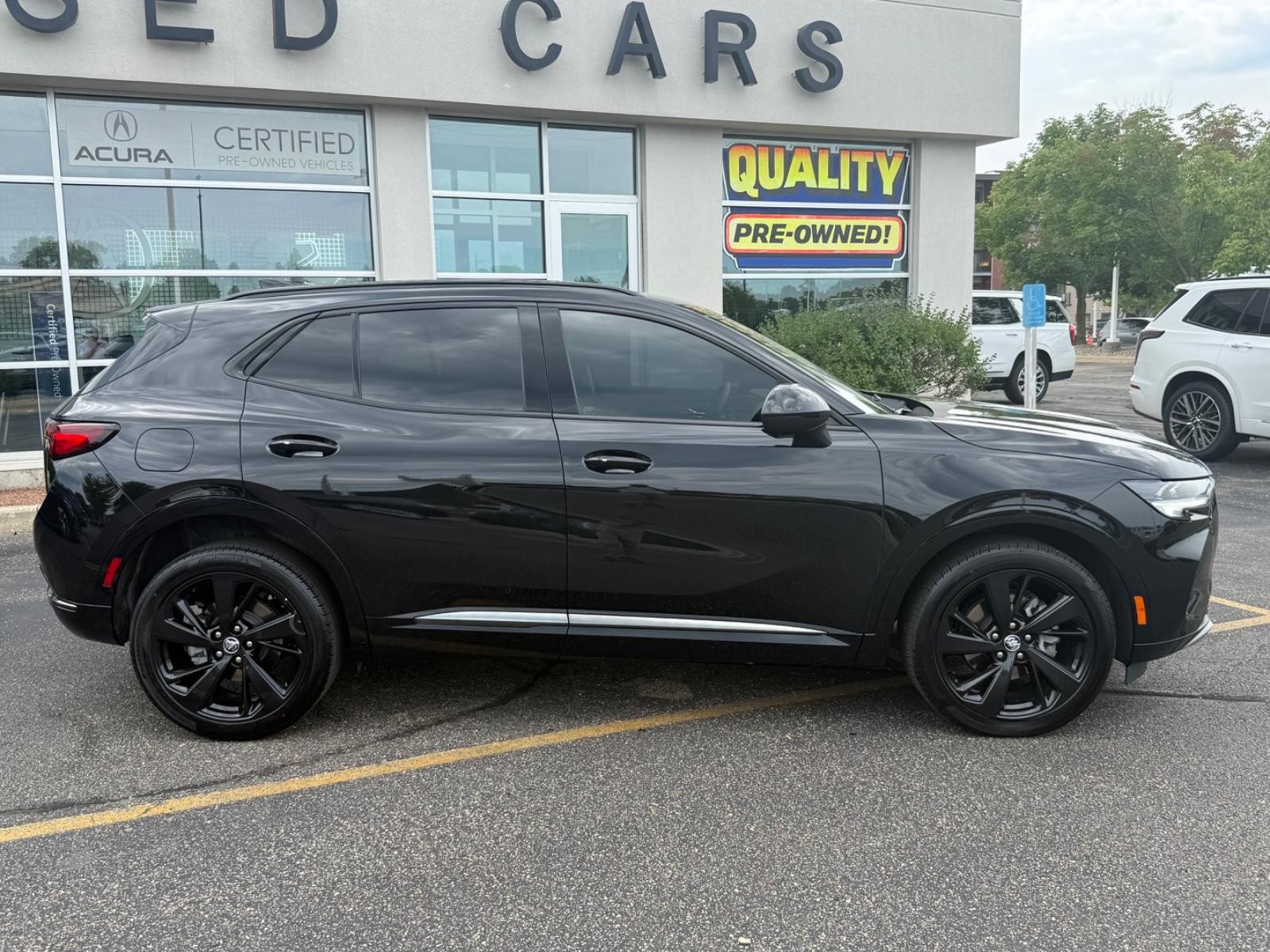 Buick Envision Vehicle Full-screen Gallery Image 02