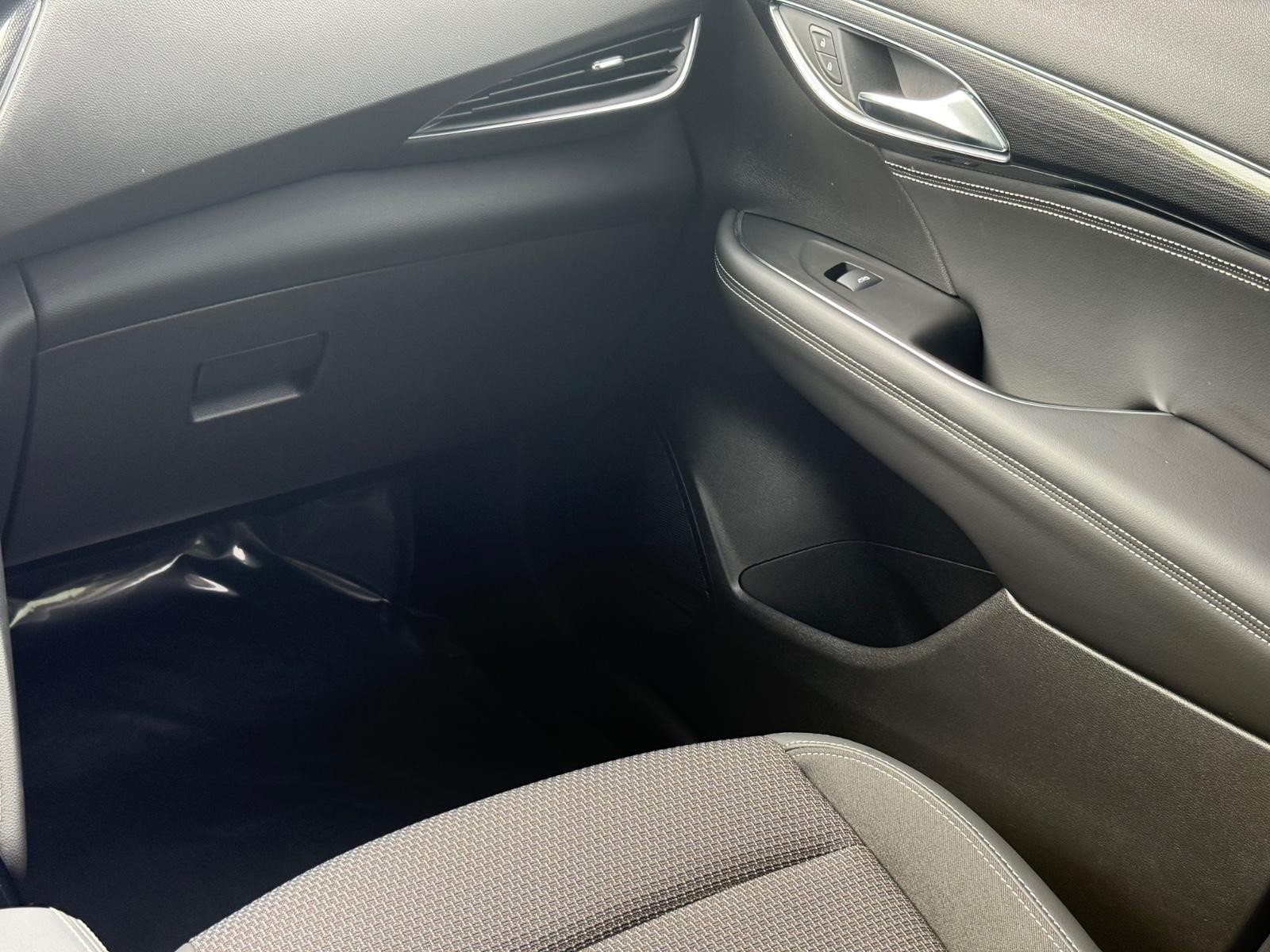 Buick Envision Vehicle Full-screen Gallery Image 15
