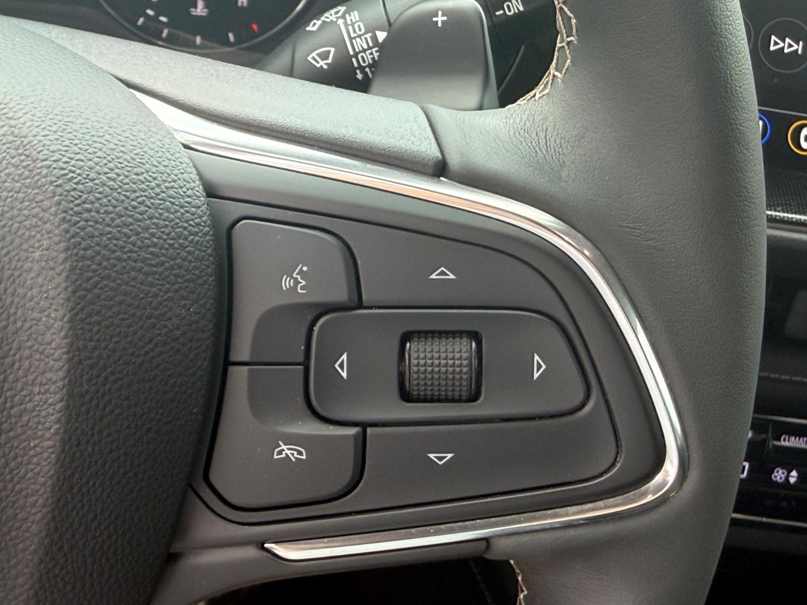 Buick Envision Vehicle Full-screen Gallery Image 17