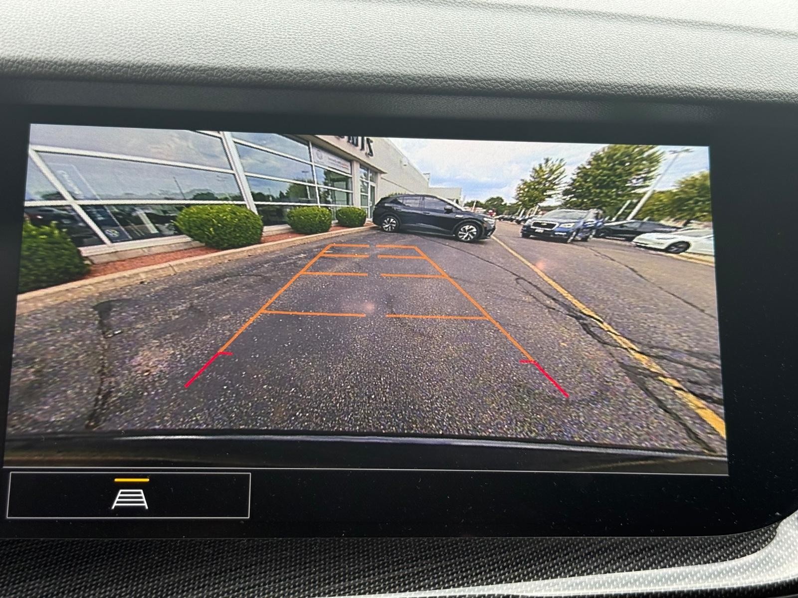 Buick Envision Vehicle Full-screen Gallery Image 19