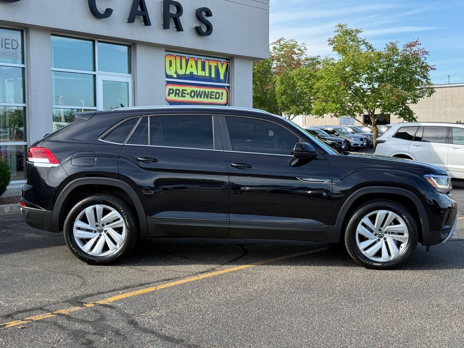 Volkswagen Atlas Cross Sport Vehicle Image 02