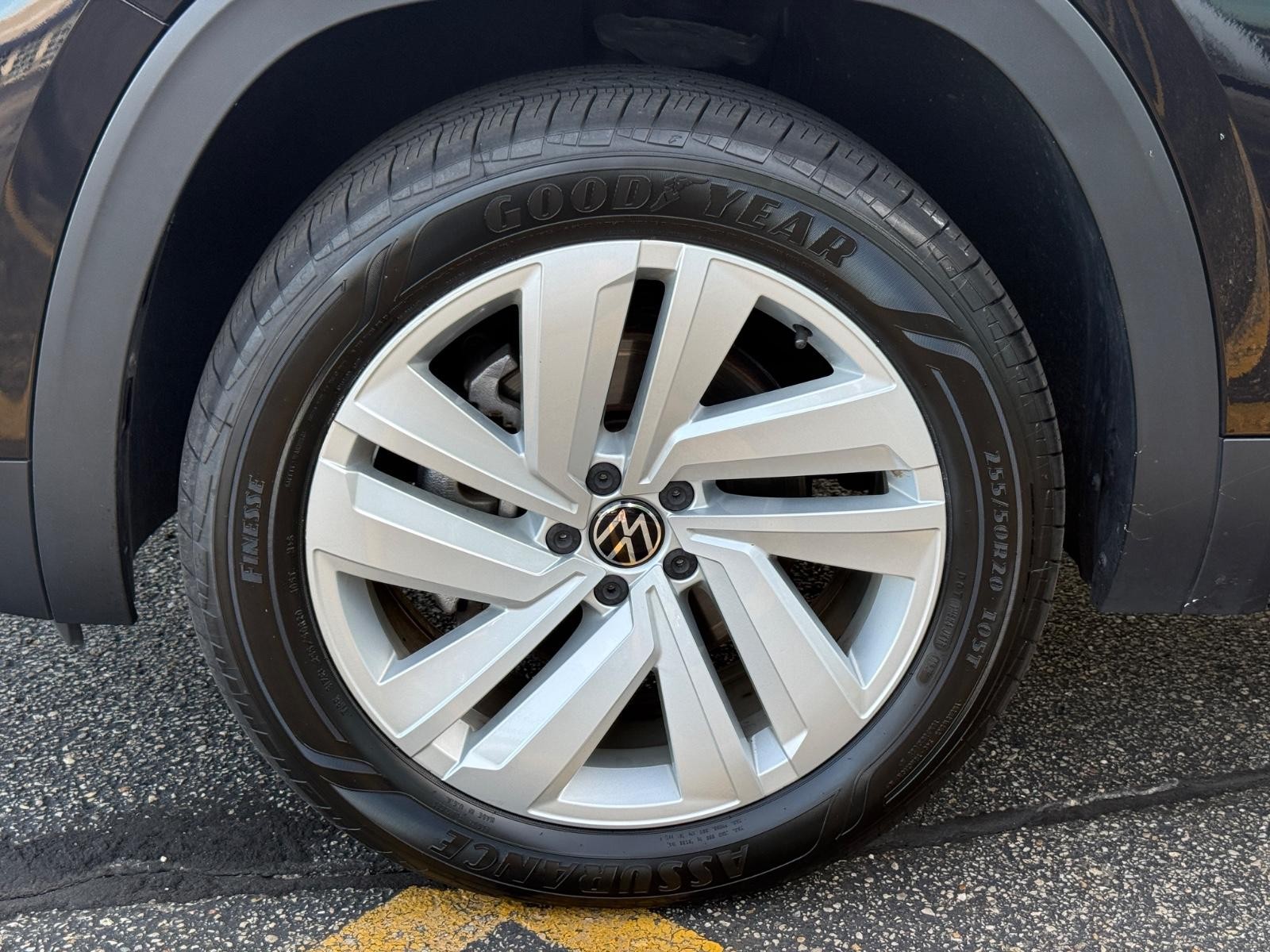 Volkswagen Atlas Cross Sport Vehicle Image 07