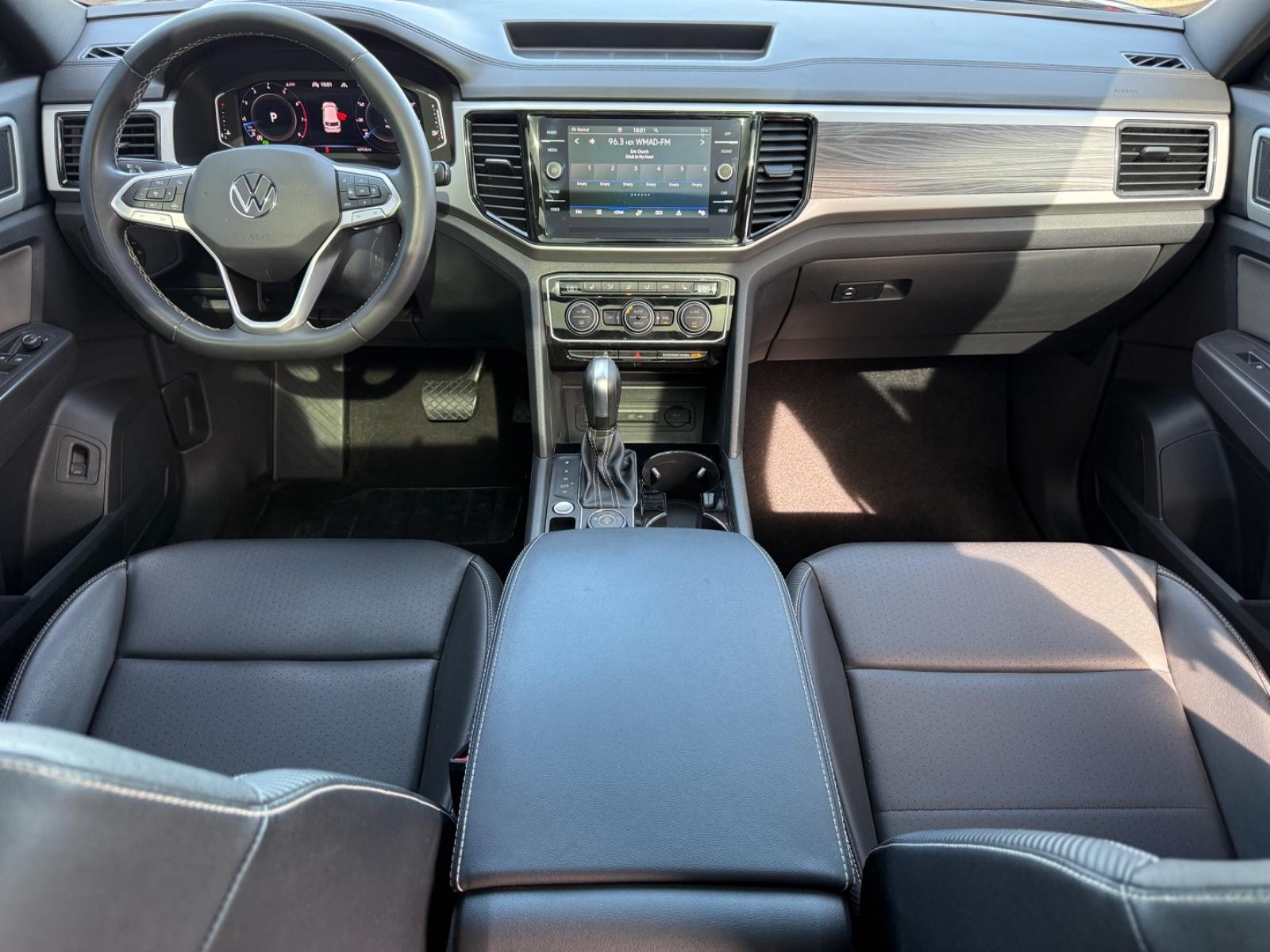 Volkswagen Atlas Cross Sport Vehicle Image 12