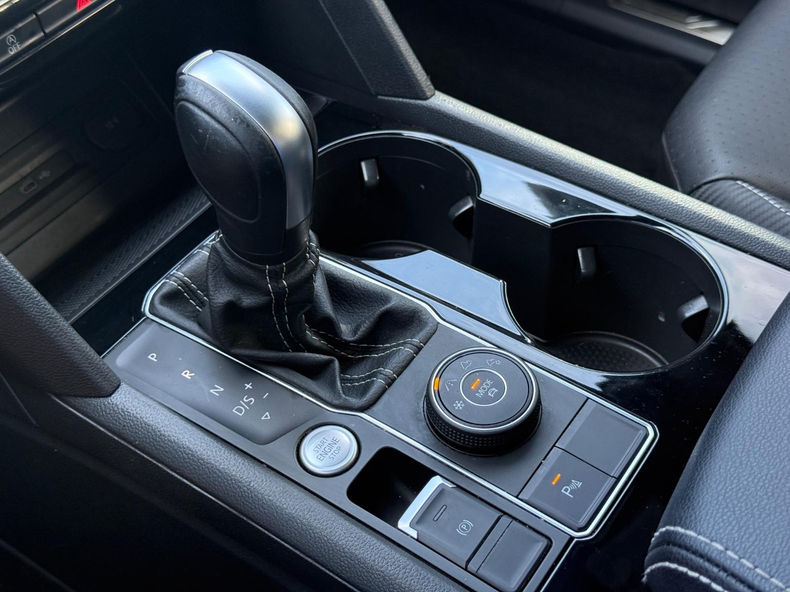 Volkswagen Atlas Cross Sport Vehicle Image 19