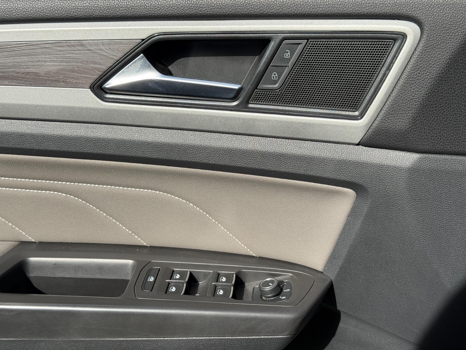 Volkswagen Atlas Cross Sport Vehicle Image 22