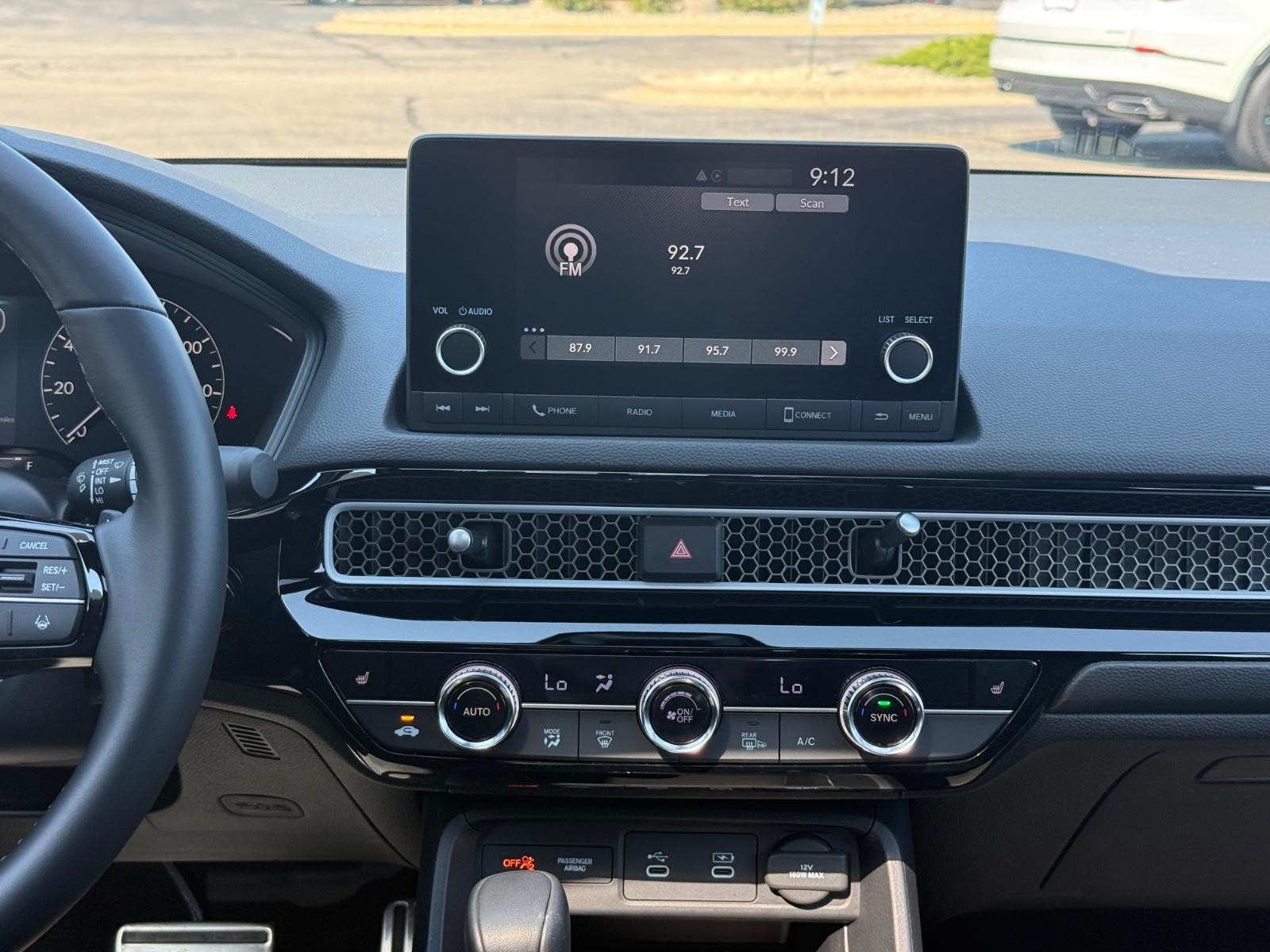 Honda Civic Hatchback Hybrid Vehicle Image 12