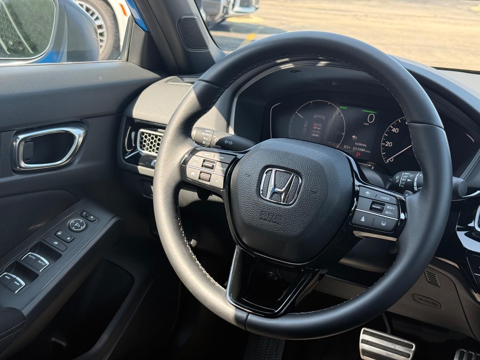Honda Civic Hatchback Hybrid Vehicle Image 14
