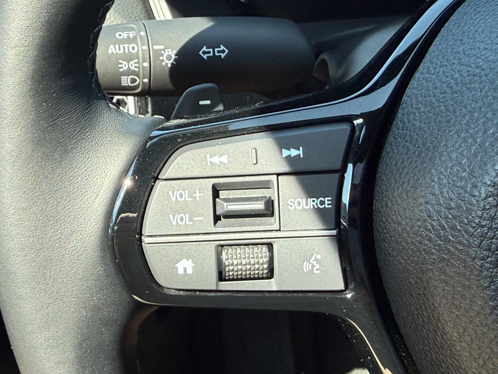 Honda Civic Hatchback Hybrid Vehicle Image 16