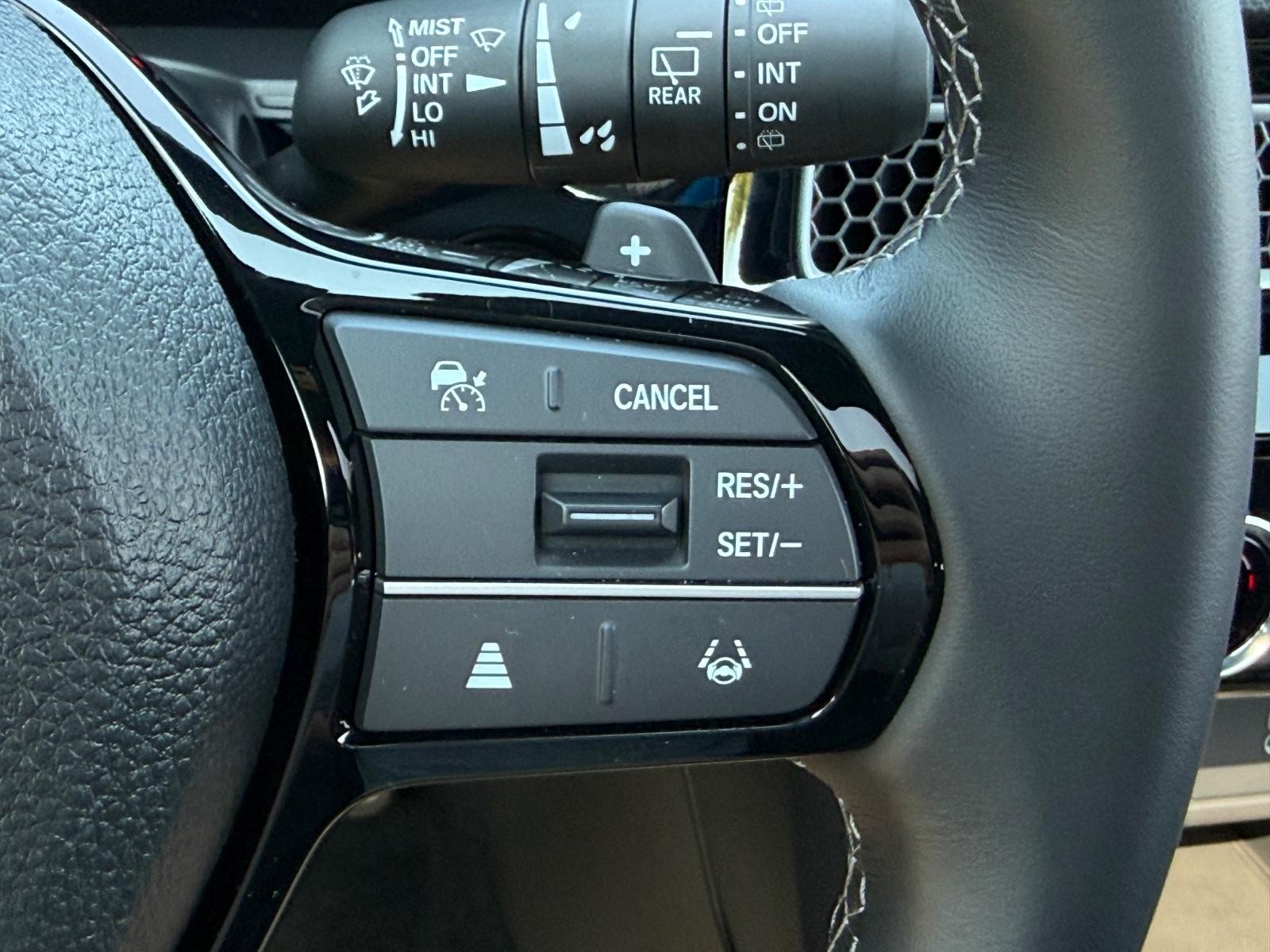 Honda Civic Hatchback Hybrid Vehicle Image 17