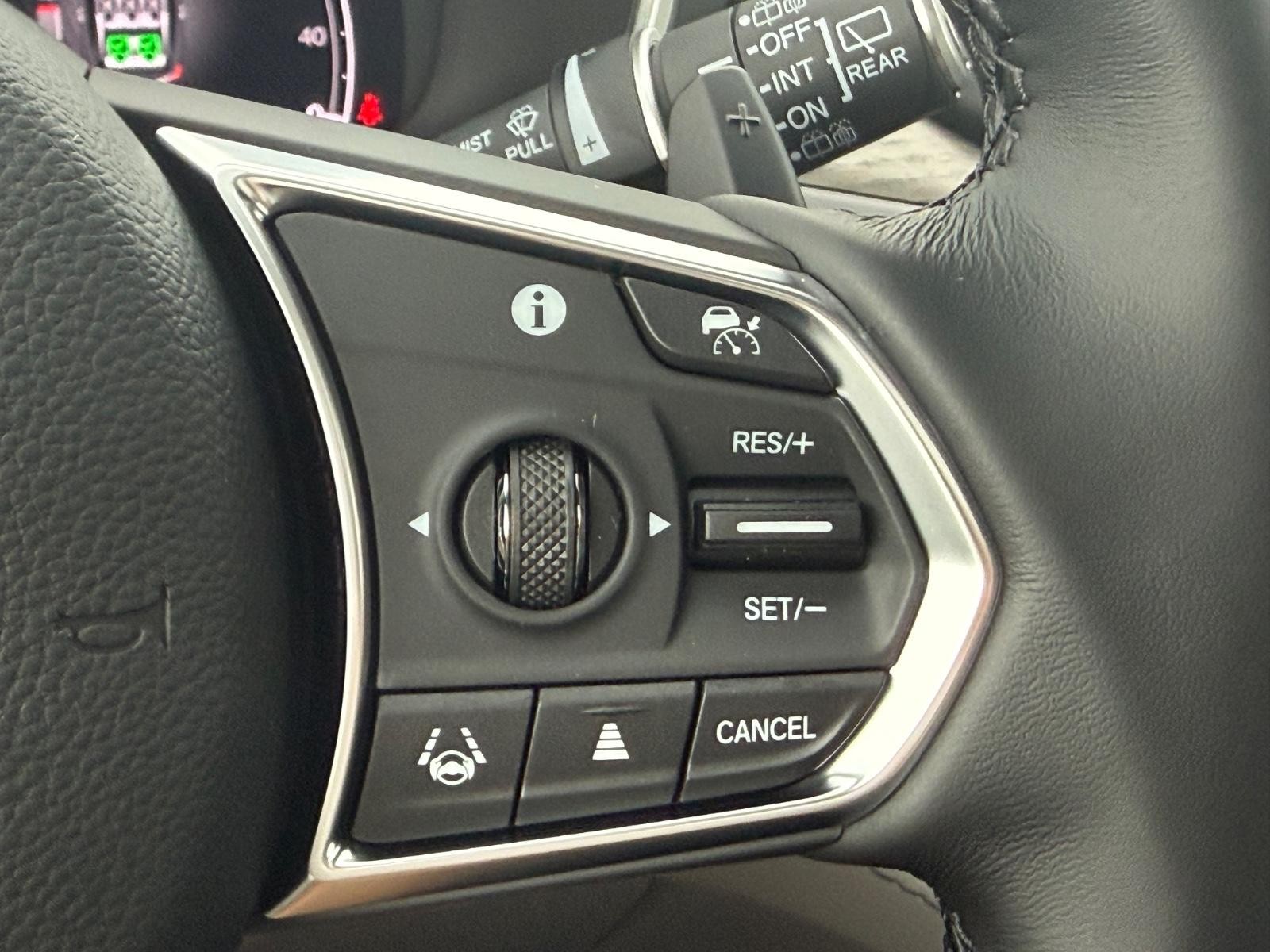 Acura MDX Vehicle Image 11