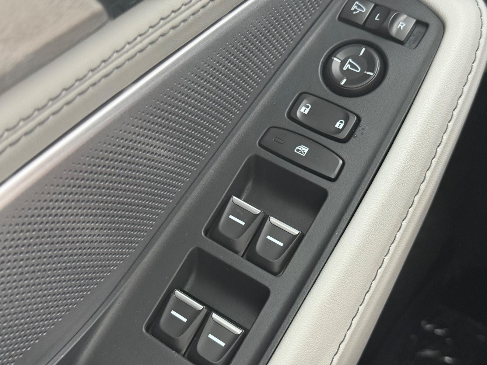 Acura MDX Vehicle Image 14