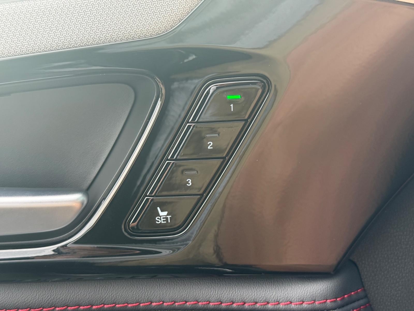 Acura MDX Vehicle Image 11