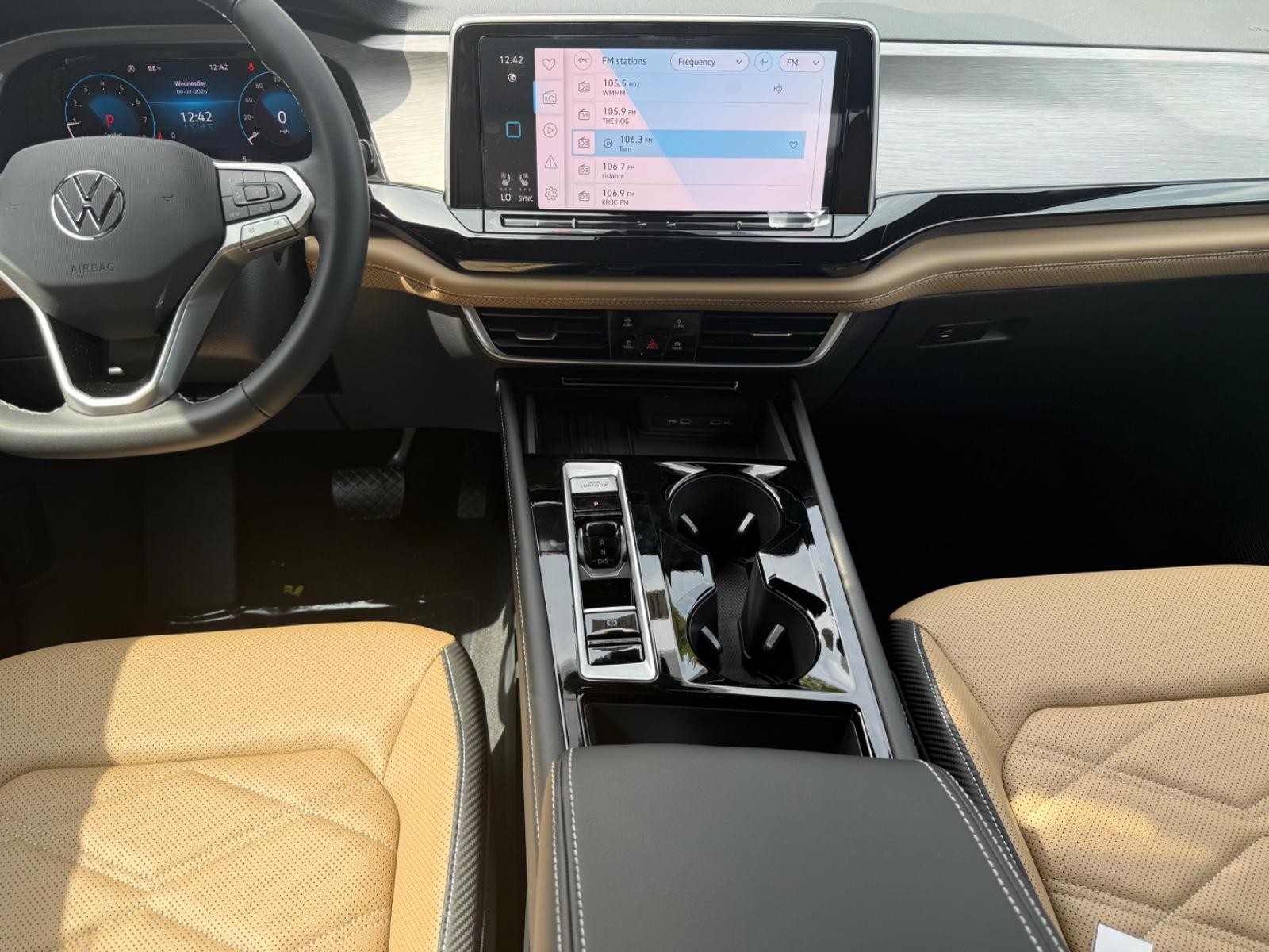 Volkswagen Atlas Cross Sport Vehicle Image 06