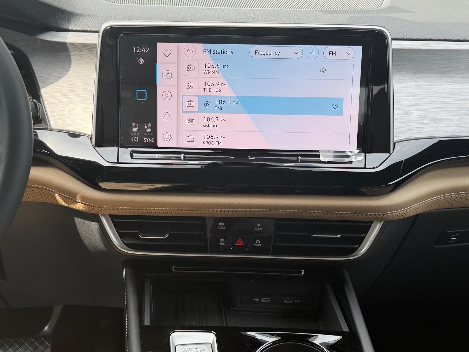Volkswagen Atlas Cross Sport Vehicle Image 07