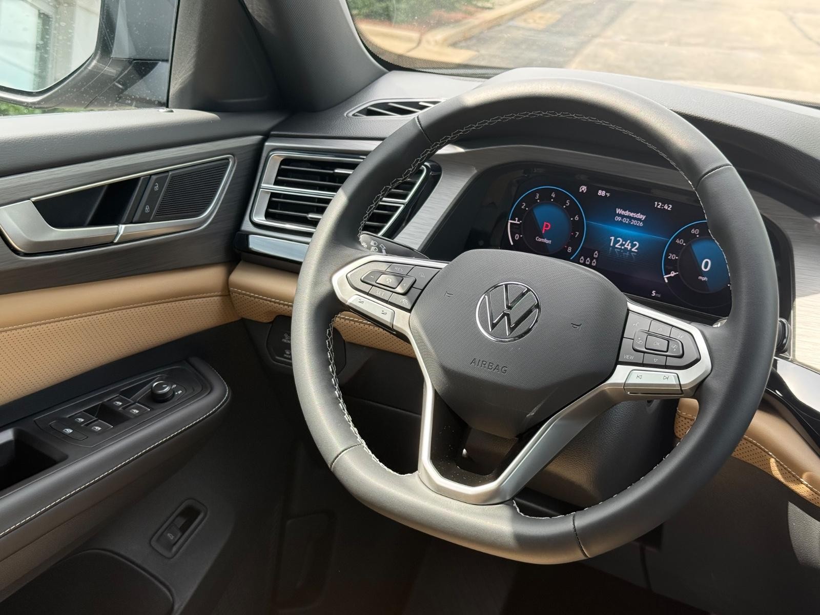 Volkswagen Atlas Cross Sport Vehicle Image 09