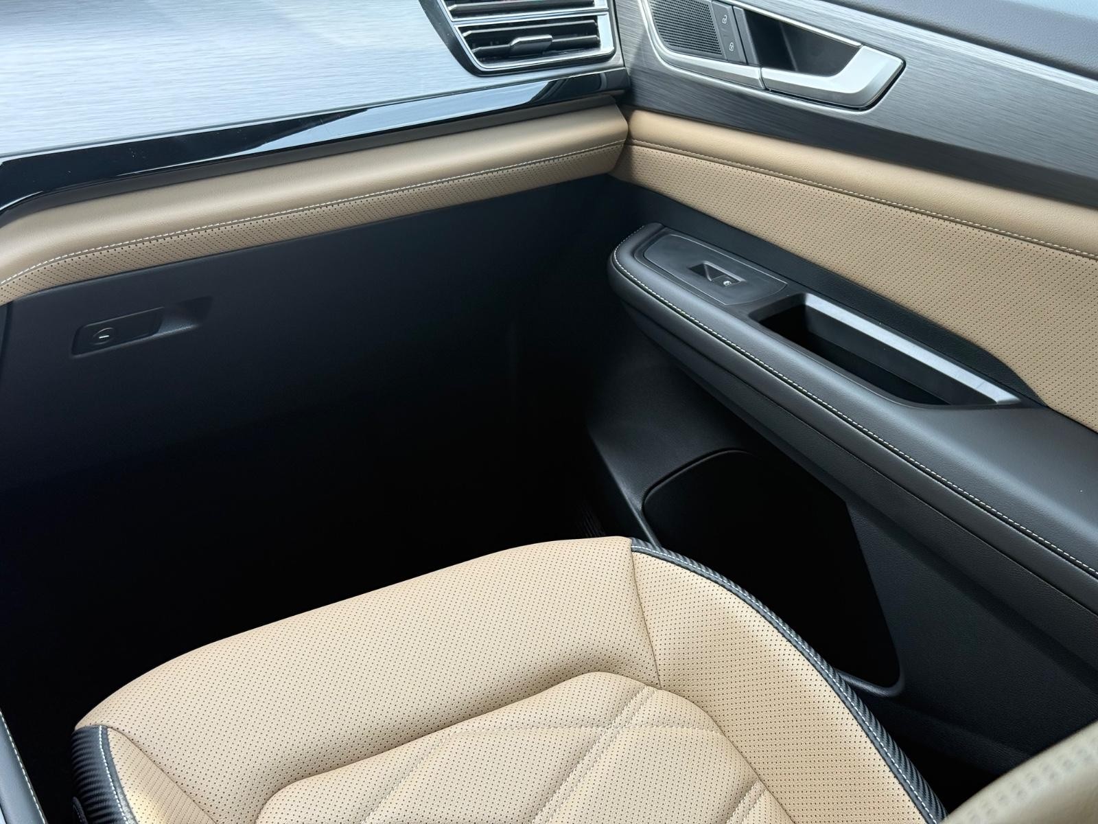 Volkswagen Atlas Cross Sport Vehicle Image 10