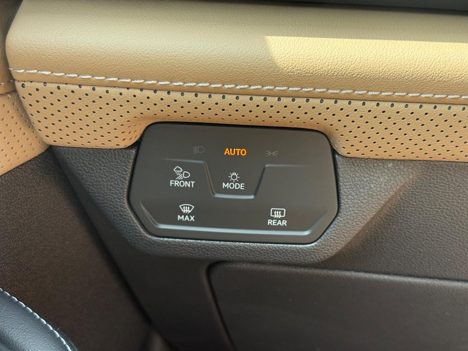 Volkswagen Atlas Cross Sport Vehicle Image 16