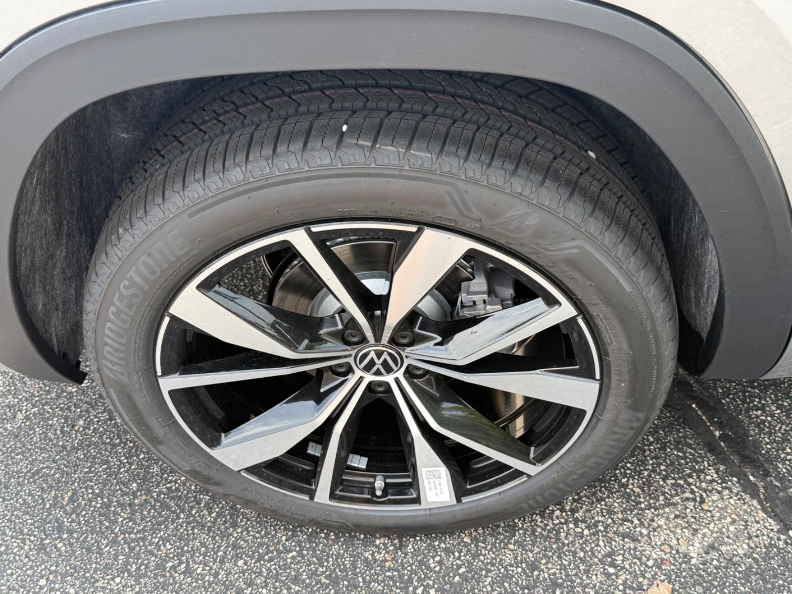Volkswagen Atlas Cross Sport Vehicle Image 04