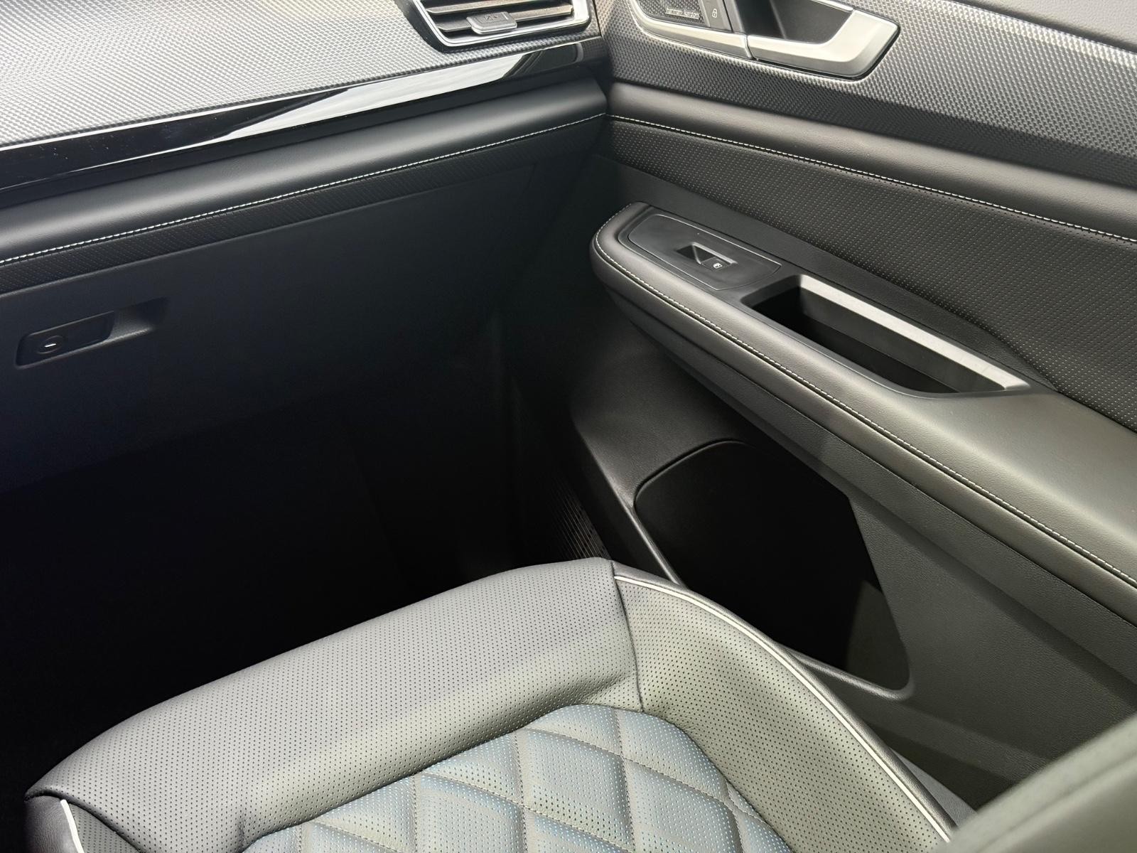 Volkswagen Atlas Cross Sport Vehicle Image 10