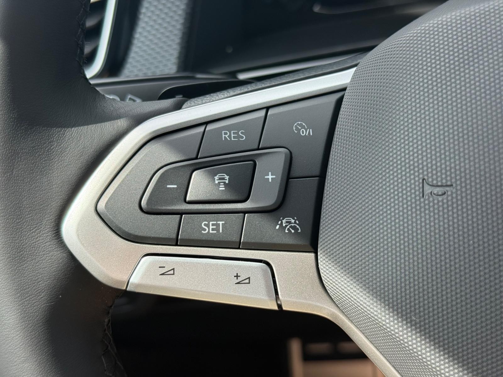 Volkswagen Atlas Cross Sport Vehicle Image 11