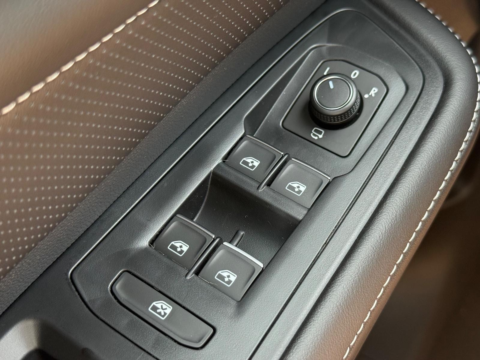Volkswagen Atlas Cross Sport Vehicle Image 15