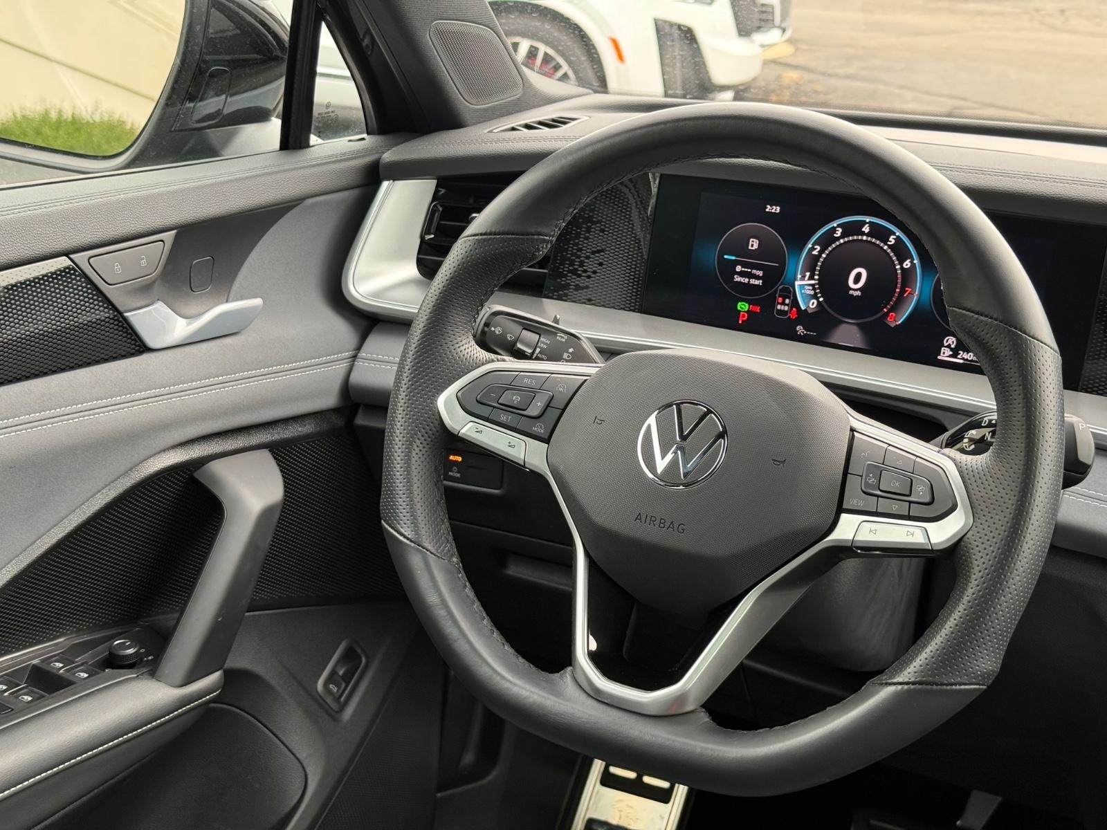 Volkswagen Tiguan Vehicle Image 13