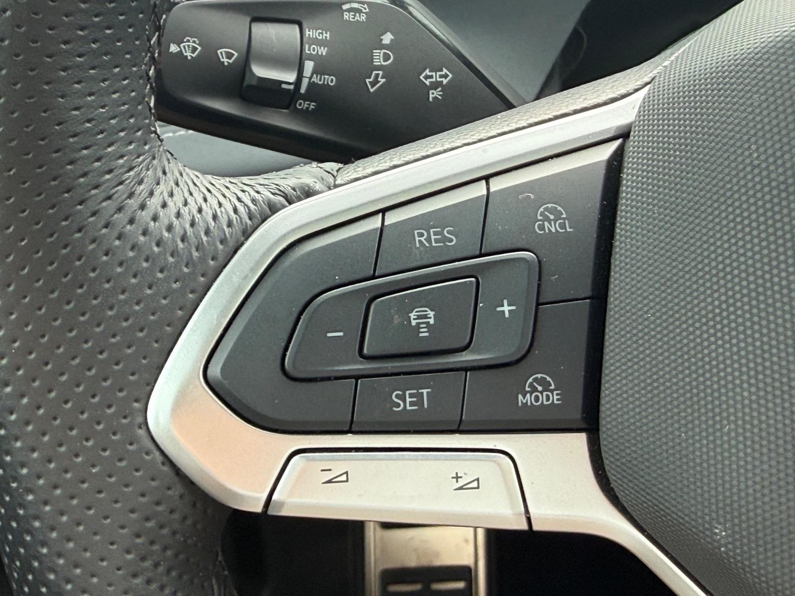 Volkswagen Tiguan Vehicle Image 14